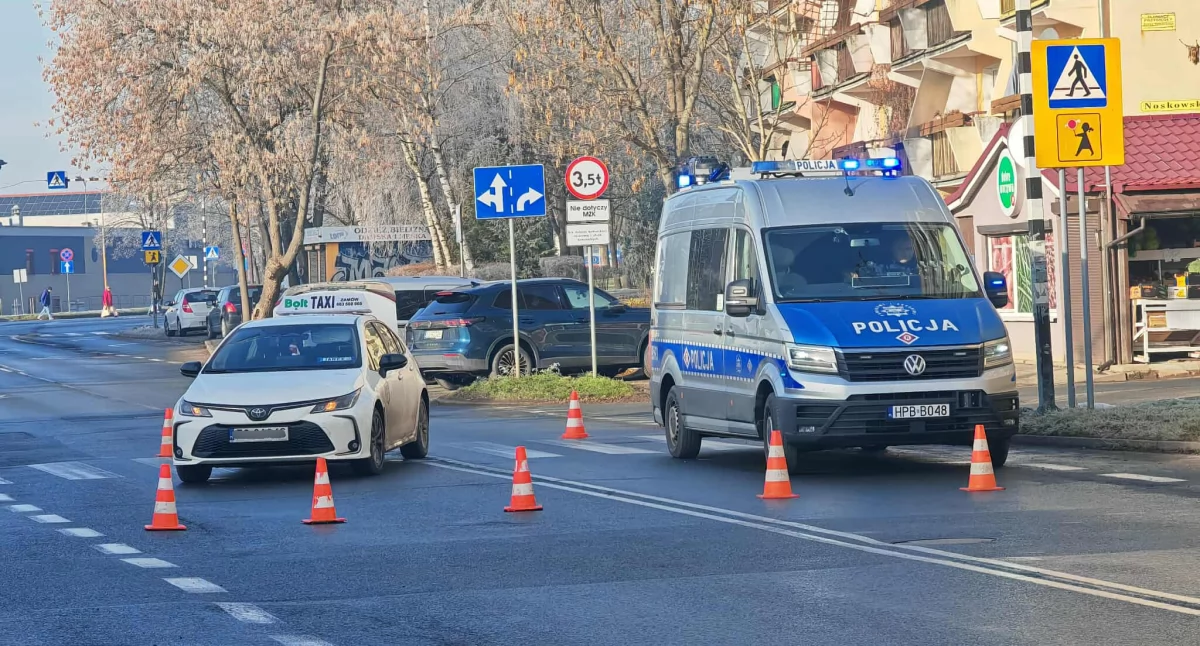 Potrącenie pieszego na pasach. Kierowca Toyoty nie zauważył przechodnia