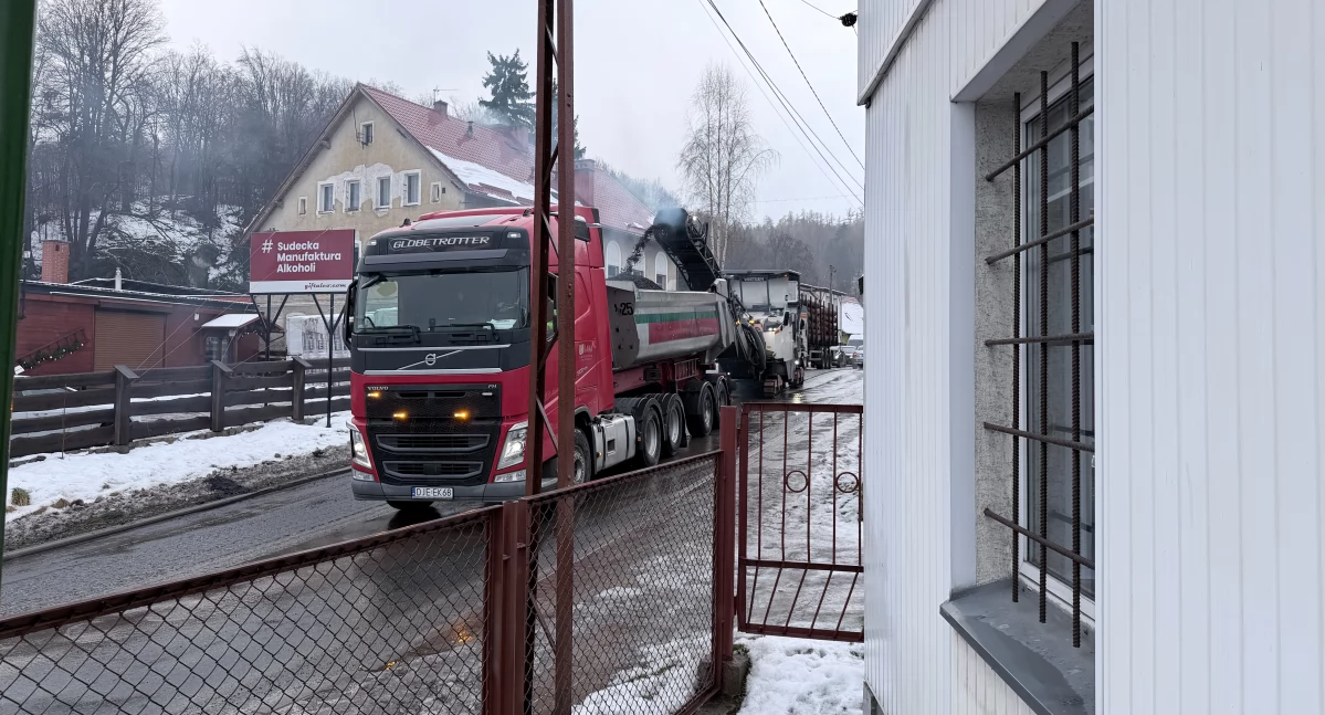 Trwają prace w ciągu ulicy Żołnierskiej. Występują utrudnienia w ruchu