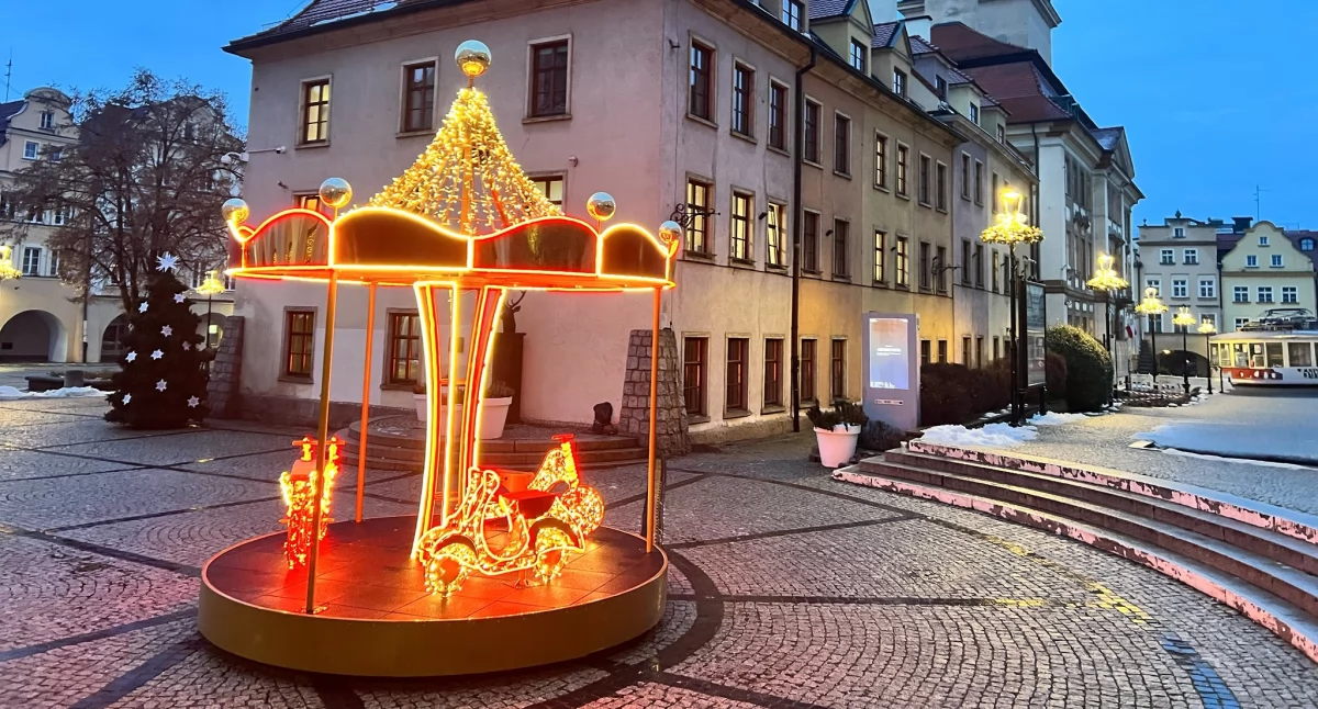 Jelenia Góra upiękniona świątecznymi dekoracjami. Czuć ten cudny klimat