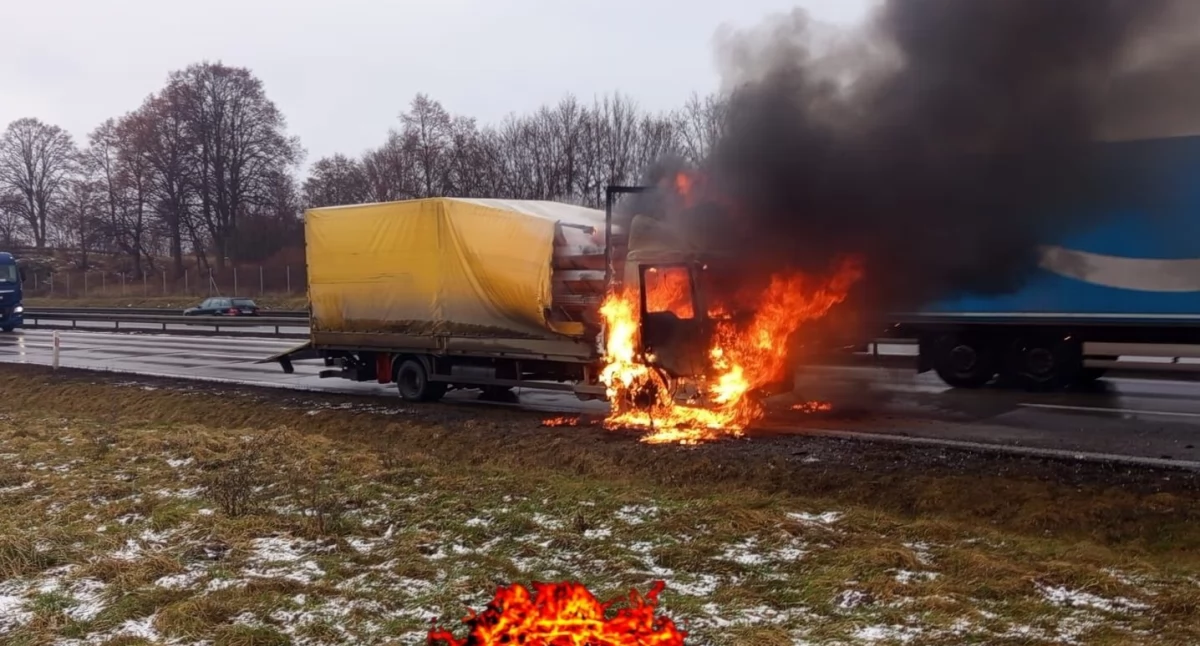 Autostrada A4 w kierunku Wrocławia zablokowana. Płonie samochód ciężarowy