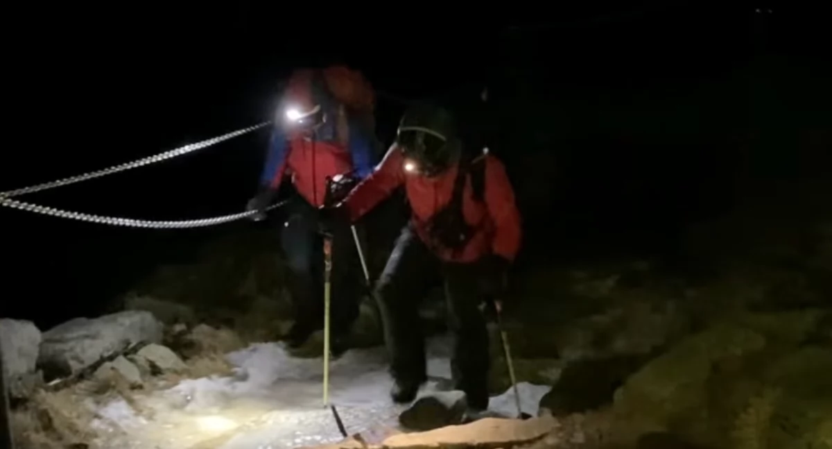 To przykład patoturysty. Tak się upił, że nie był w stanie zejść ze Śnieżki. Interweniował GOPR