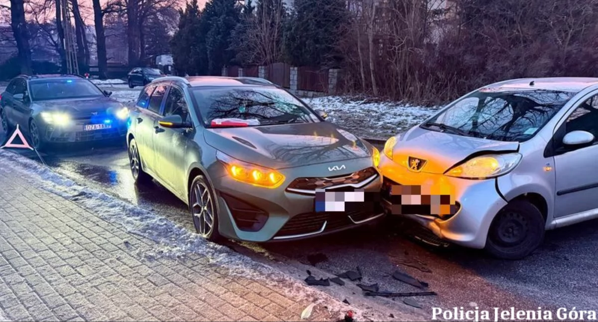 Śliskie drogi kontra kierowcy. Groźne zdarzenia w powiecie karkonoskim