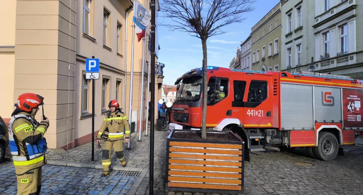 Ewakuacja urzędu w Bolkowie. Podejrzenie rozpylonej substancji i nietypowy zapach