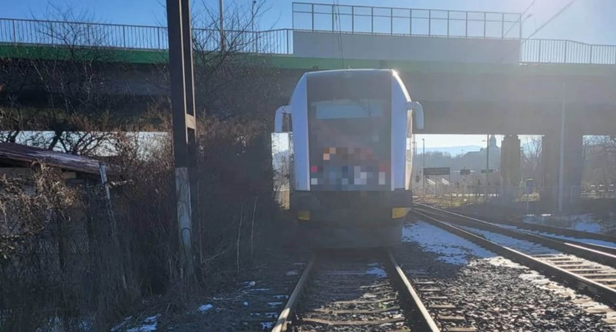 Dramatyczne zdarzenie na torach w Jeleniej Górze. Nie wyklucza się próby samobójczej