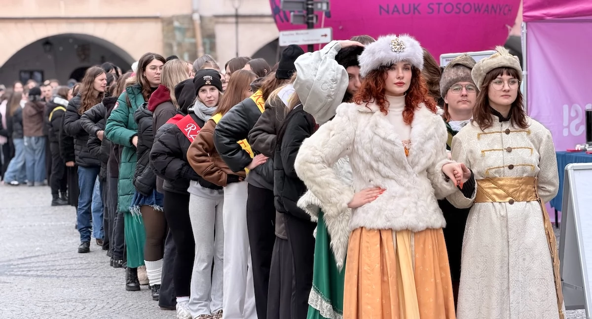 Polonez Maturzystów. Piękne widowisko na Ratuszu