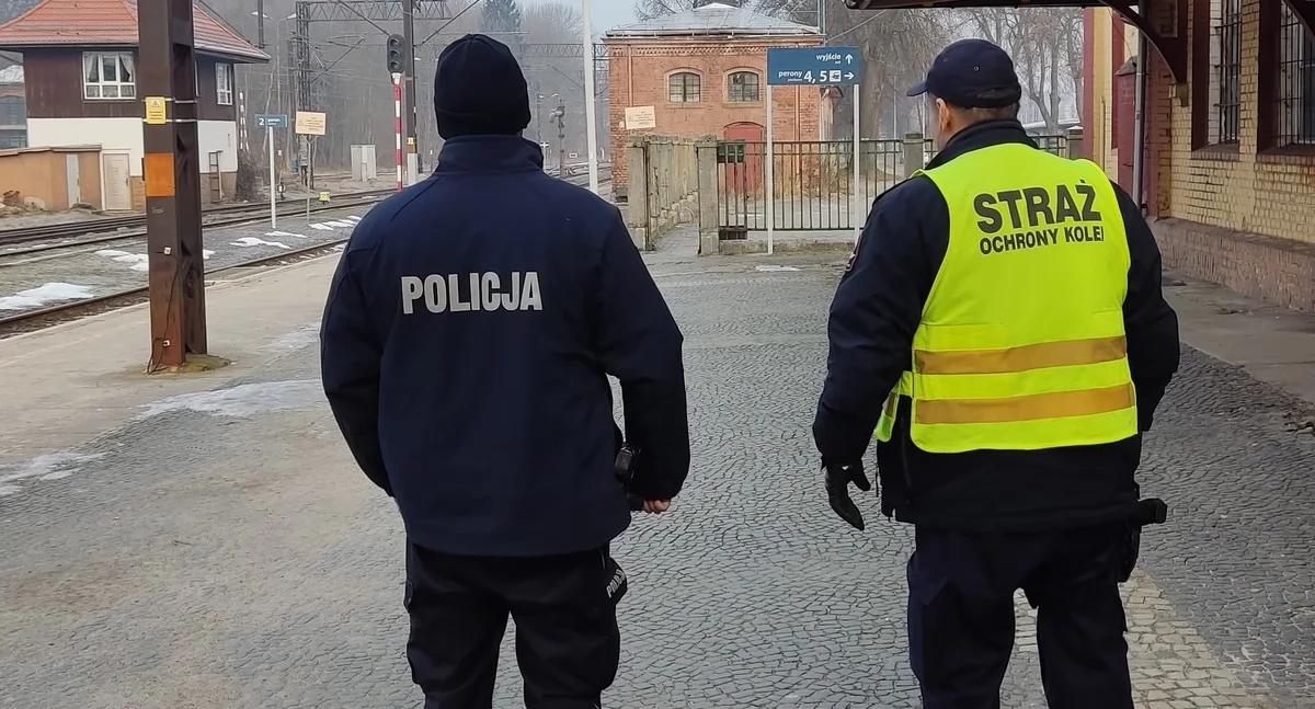 Dolnośląska policja na torach. Wzmożone kontrole infrastruktury kolejowej w ramach operacji „TOR”