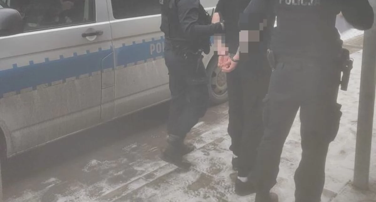 44-latek zaatakował nożem policjantów. Agresor siedzi już w areszcie