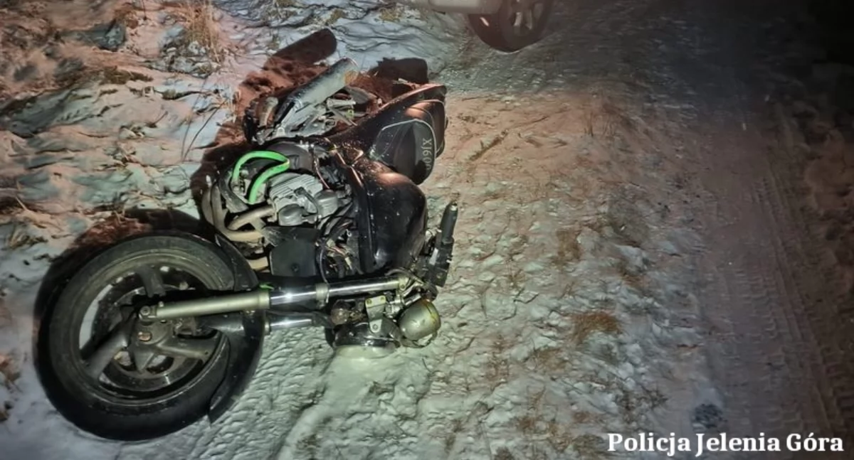 Motocyklista bez uprawnień i na cudzych tablicach uciekał przed policją