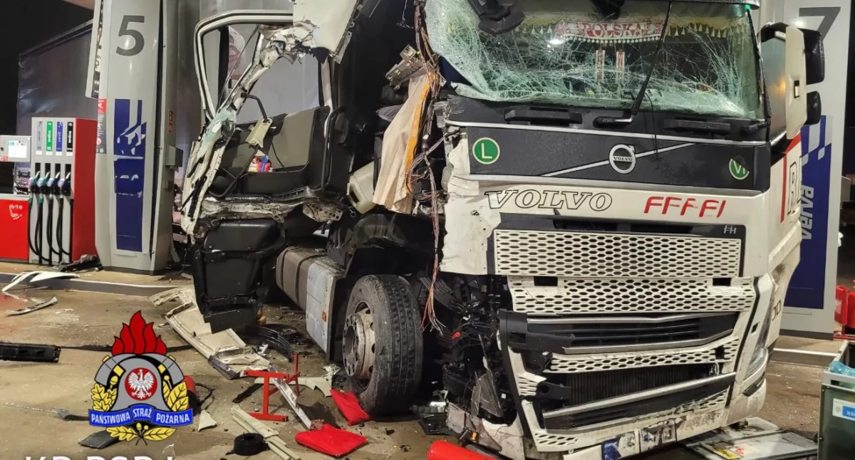 Ciężarówką w stację paliw. O krok od tragedii