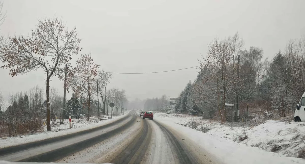 Gigantyczne korki i zablokowane drogi w regionie. Wszystko przez śnieg