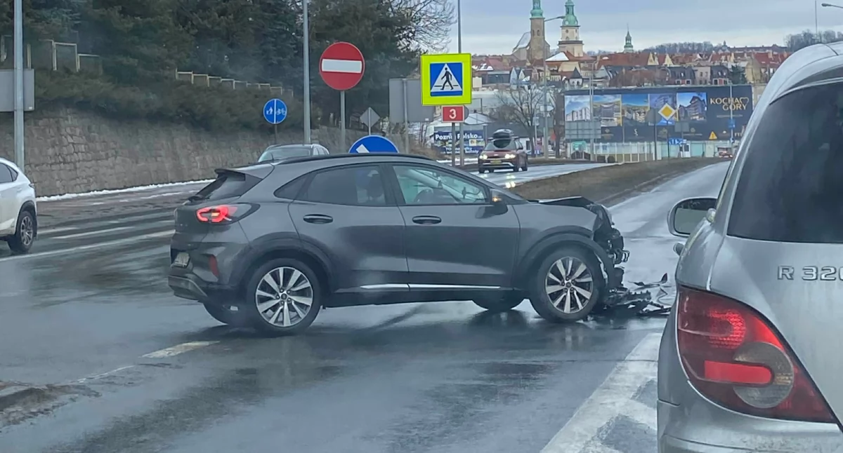 Kolizja i utrudnienia na ulicy Sobieskiego
