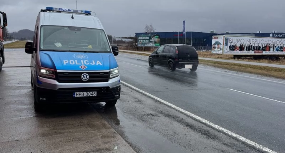 Trudne warunki do jazdy. Kierowcy - uwaga na pieszych. Piesi - uważajcie na siebie