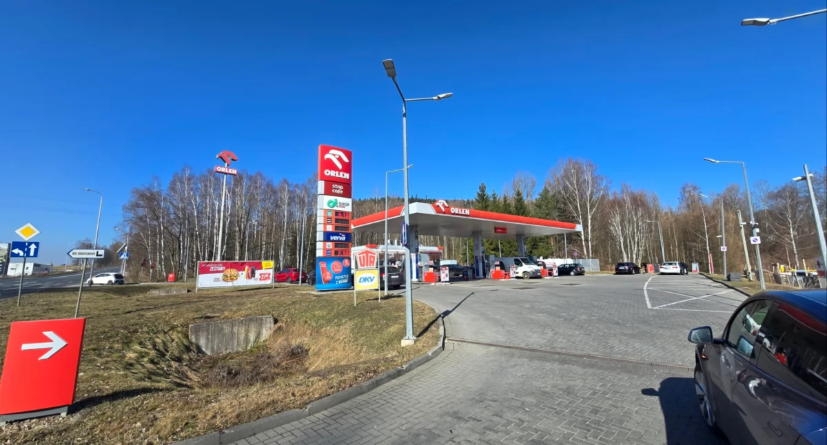 Paliwa w regionie jeleniogórskim drożeją. Sprawdziliśmy ceny od Podgórzyna po Lubań – im bliżej granicy, tym drożej.