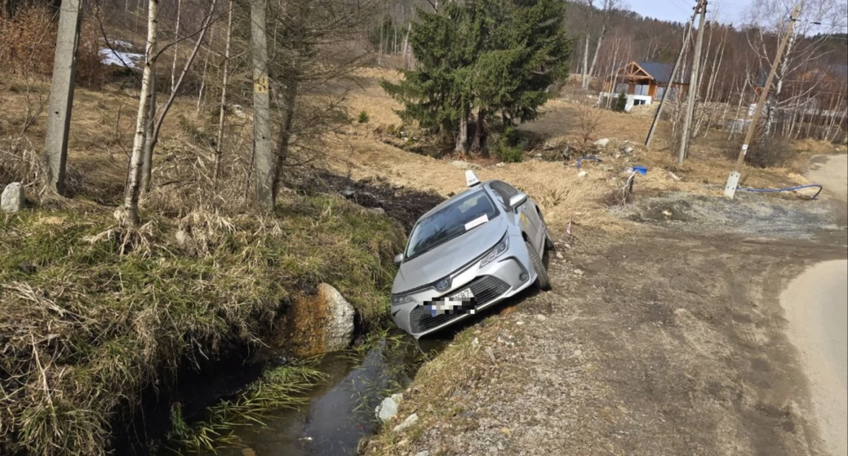Uber w rowie na ulicy Wolności w Szklarskiej Porębie. Prawdopodobnie kierowcę trochę poniosło. 
