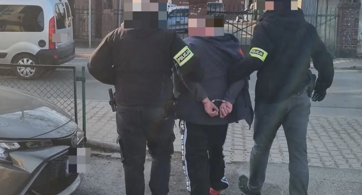 Zatrzymany po ponad roku ukrywania się. Poszukiwany listem gończym 46-latek w rękach policji
