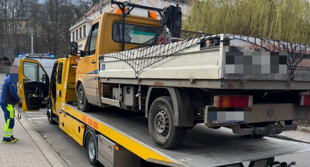 Mieszkaniec powiatu lwóweckiego ukarany w Jeleniej Górze. Volkswagen odholowany