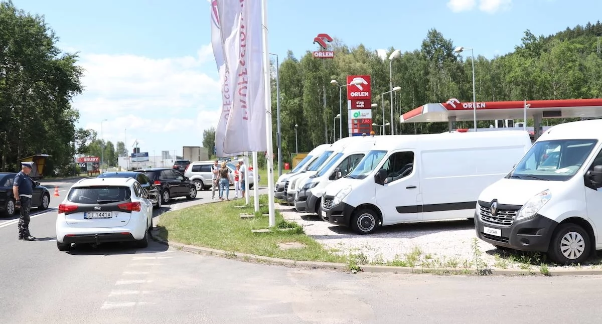 Rząd obiecał, że ceny paliwa na stacjach w Polsce będą niższe