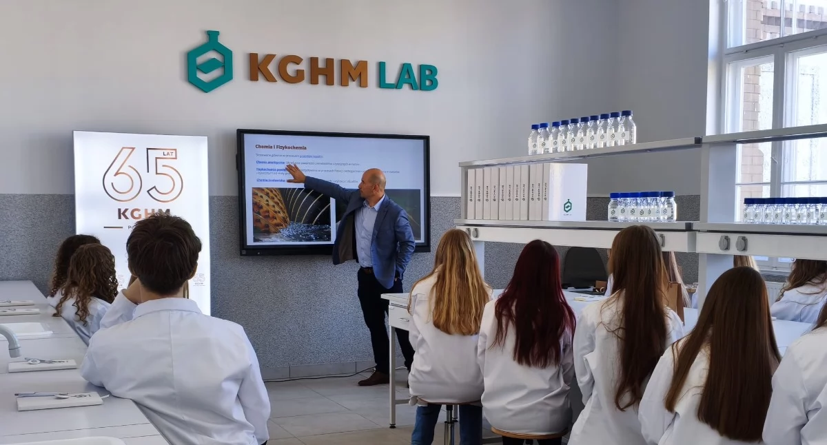 Pierwszy KGHM LAB już otwarty! Polska Miedź sfinansowała nowoczesną pracownię chemiczno-fizyczną w II LO w Legnicy