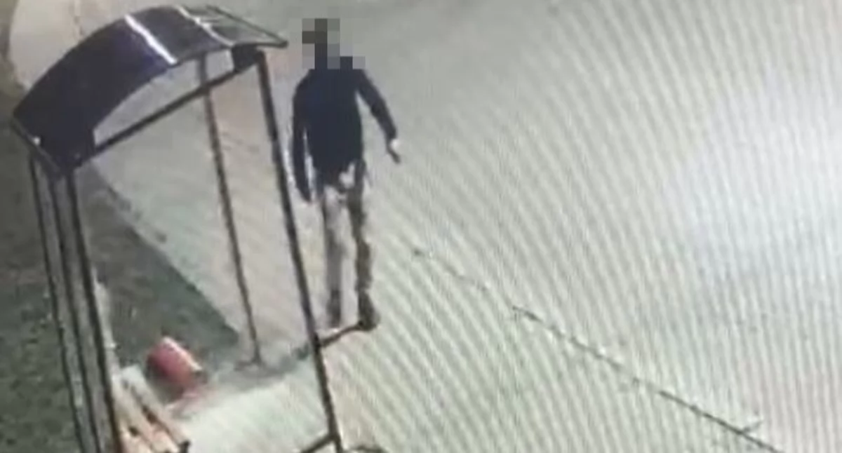 Wybita szyba na przystanku. Sprawca szybko ujęty przez policję