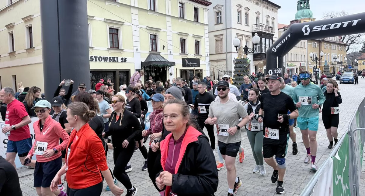 Bieg z widokiem na Karkonosze. Półmaraton Jeleniogórski za nami