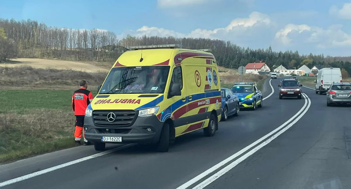 Zderzenie na krajowej „30” w Siedlęcinie. Utrudnienia na trasie w stronę Rybnicy