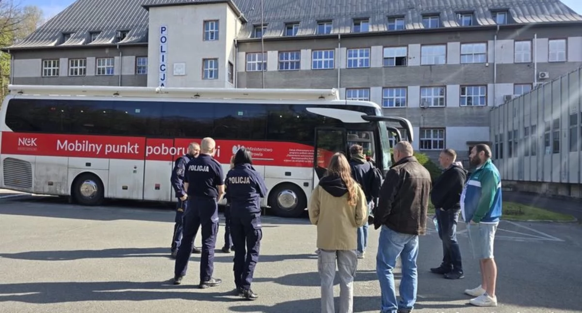 Mundurowi oddają krew. Duże zainteresowanie akcją w Jeleniej Górze