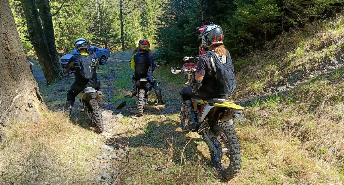 Enduro na Lasockim Grzbiecie. Strażnicy leśni zatrzymali motocyklistów
