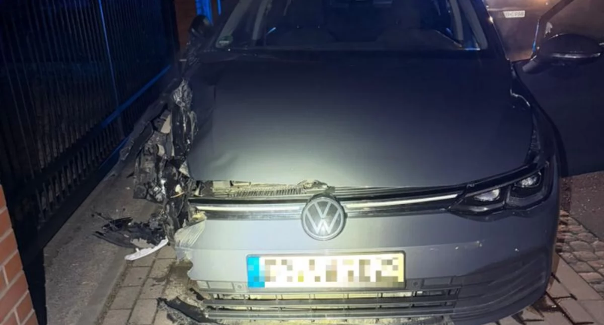 Pijany 19-latek uciekał przed policją. Pościg zakończył na ogrodzeniu posesji