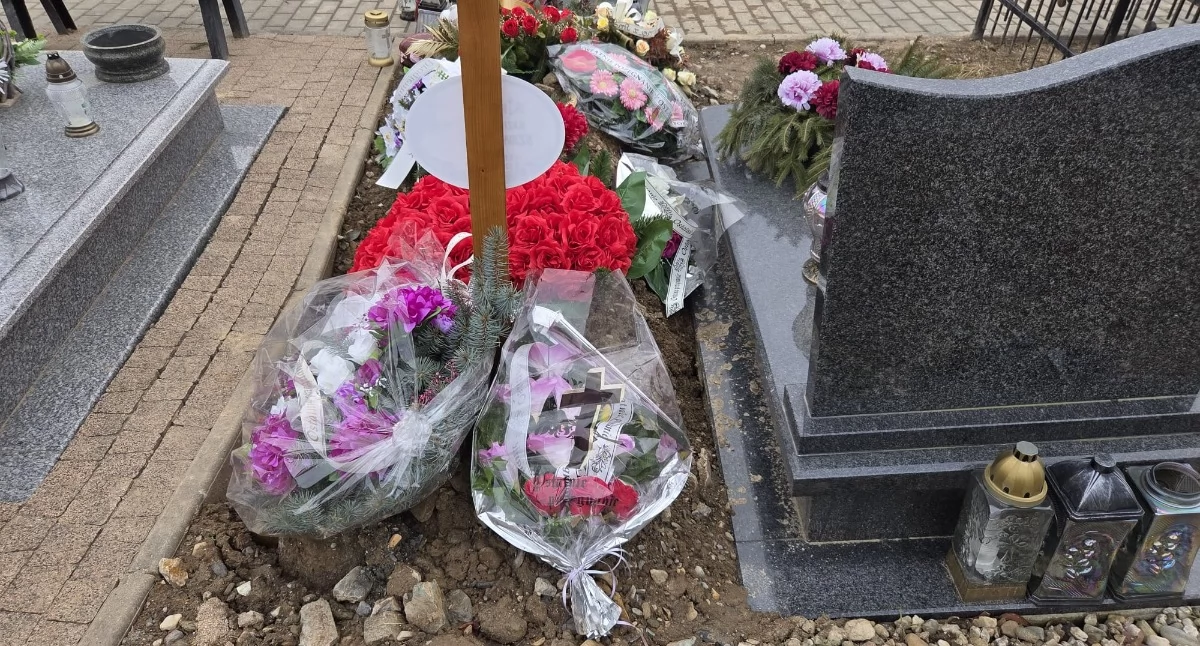 Absurd na cmentarzu w Czernicy. Czy można tam chować bliskich gdzie popadnie?