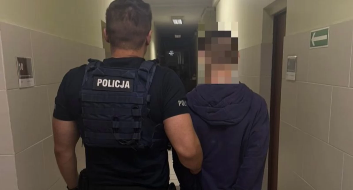 Wyrzucał przedmioty przez okno i groził mieszkańcom. Zatrzymanie w Jeleniej Górze