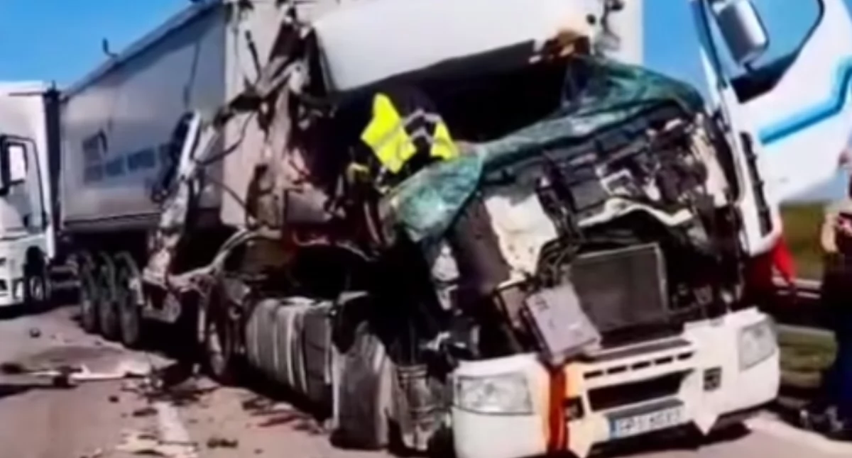 Zderzenie ciężarówek na autostradzie A4. Droga w kierunku Wrocławia zablokowana