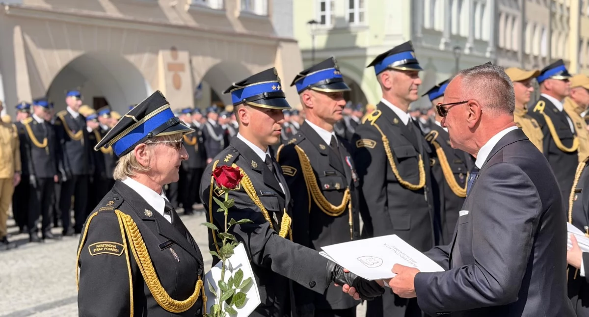 Strażackie święto na Placu Ratuszowym. Wręczono odznaczenia i awanse