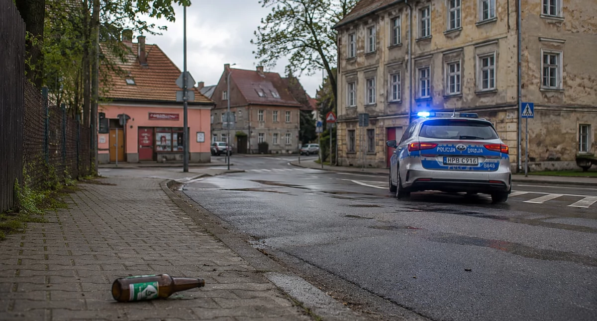 Piła alkohol w centrum Mirska. Chwilę później pojechała prosto do więzienia