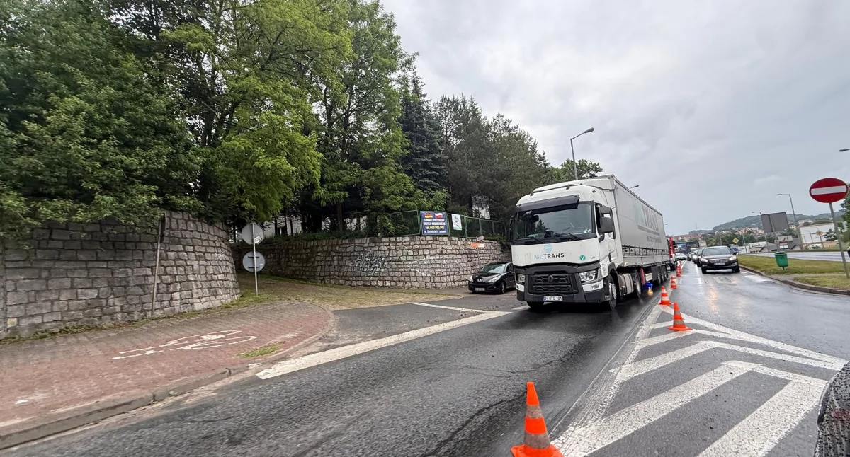 Uwaga kierowcy! Kolizja na skrzyżowaniu Sobieskiego i Miarki