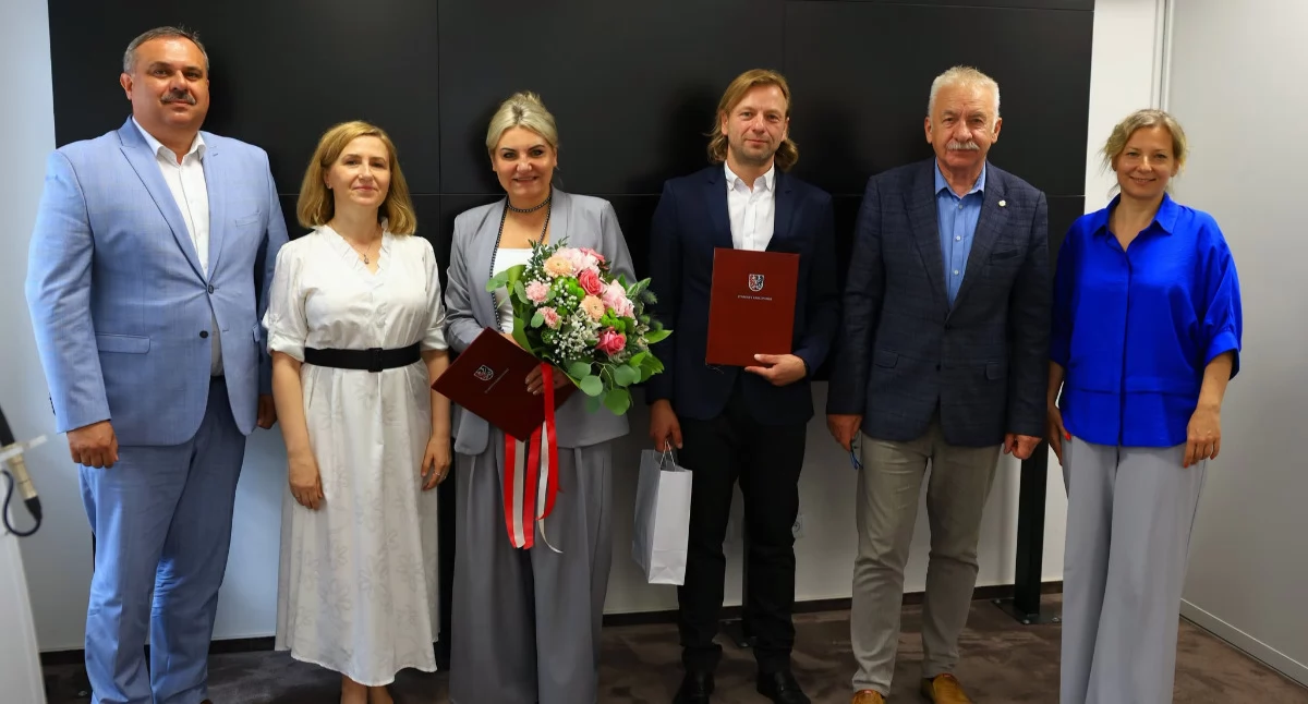Nowi dyrektorzy w placówkach Powiatu Karkonoskiego. Nominacje odebrane.