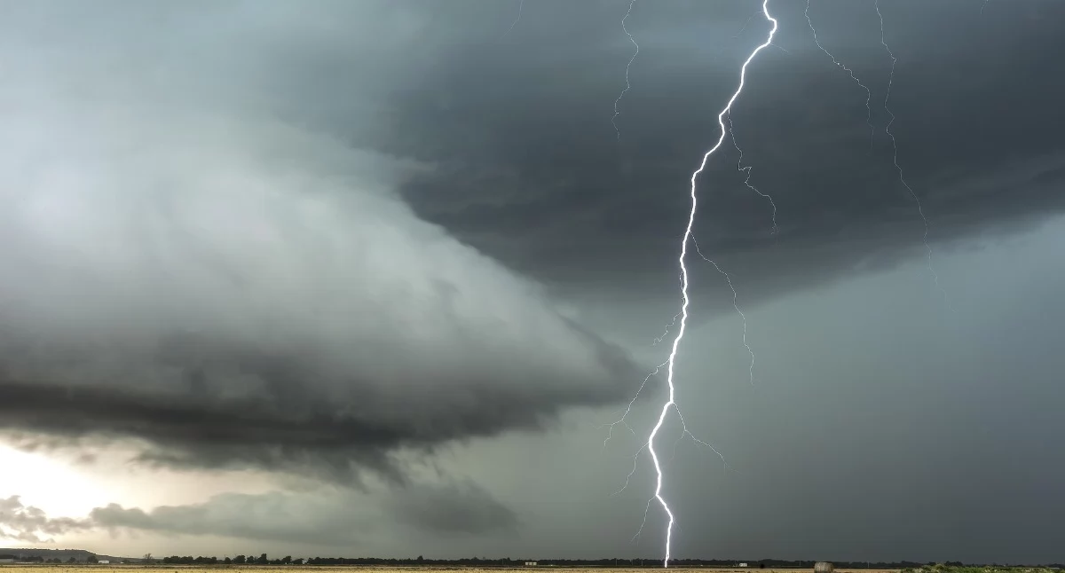Nadciąga armagedon? Mieszkańcy muszą przygotować się na silny wiatr, gwałtowne opady i burzę