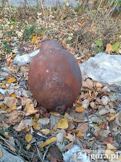 Ewakuacja Biedronki w Piechowicach. Czekają na saperów. 