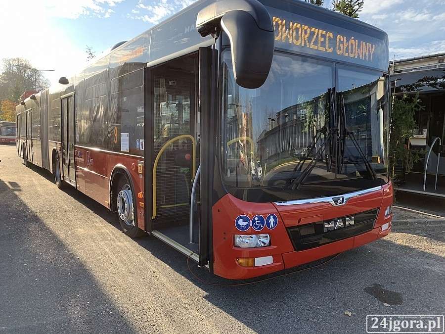Dwa przegubowce już są