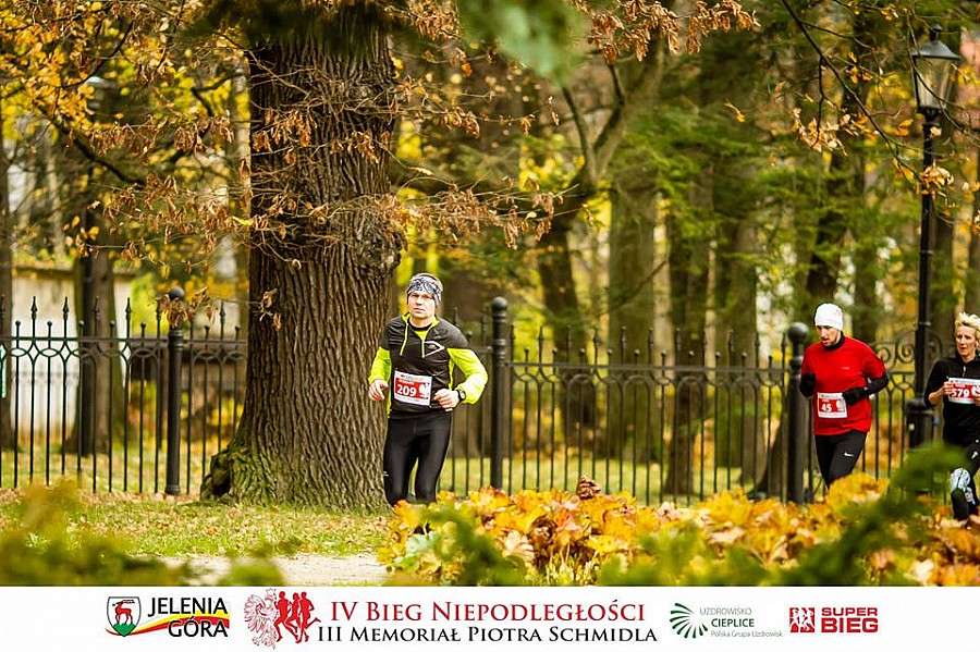 Wieczorny Bieg Niepodległości w Jeleniej Górze. Zapisy - start!
