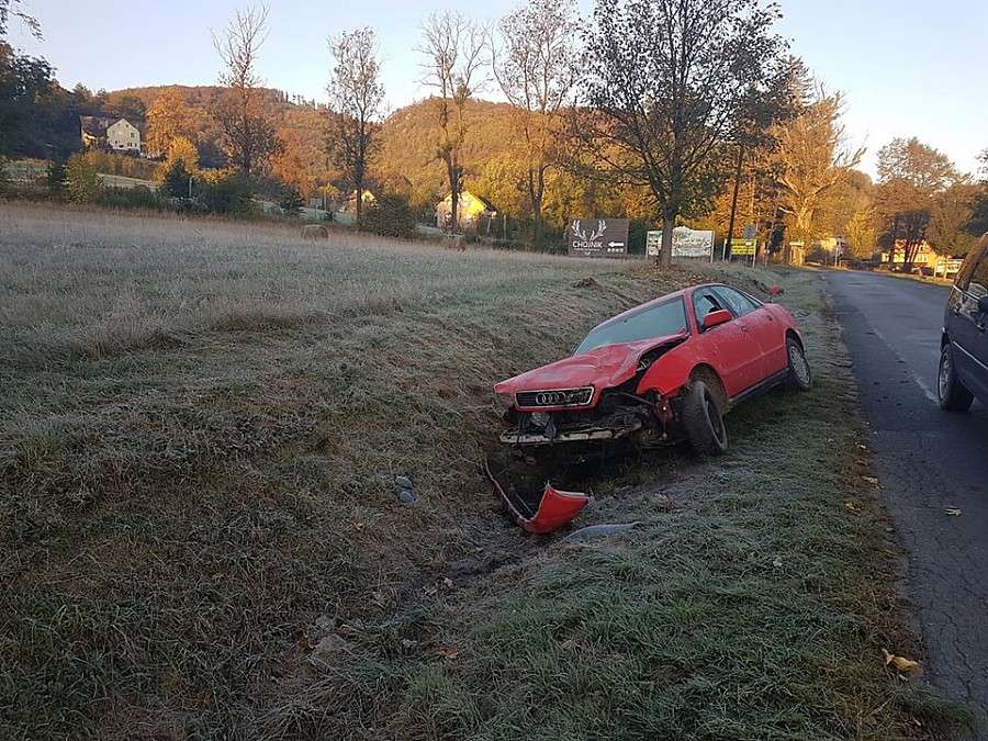 Wpadł do rowu - Prosimy o ostrożną jazdę.
