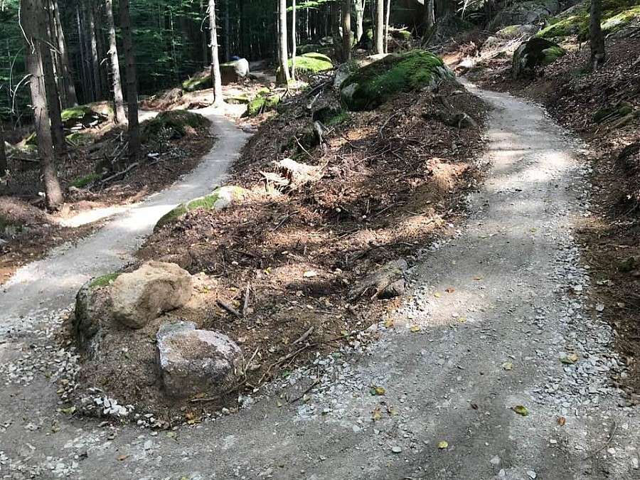 Bardzo dynamicznie przebiegają prace przy budowie trasy singel tracka.