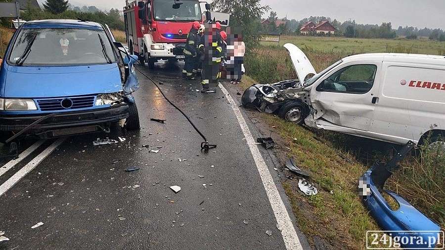 Wypadek w Łomnicy. Droga całkowicie zablokowana.