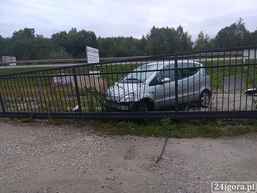 Wypadek na Sudeckiej. Nieprzytomny rowerzysta trafił do szpitala.