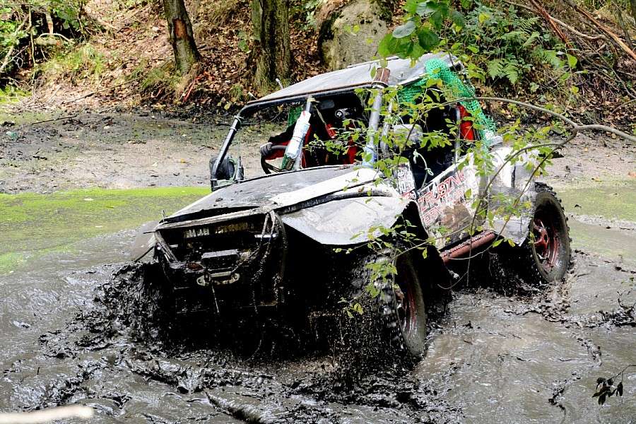 Miłośnicy off-roadu szaleli na poligonie