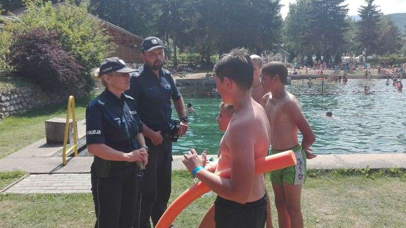 Policja skontrolowała baseny w Miłkowie, Mysłakowicach i Kowarach