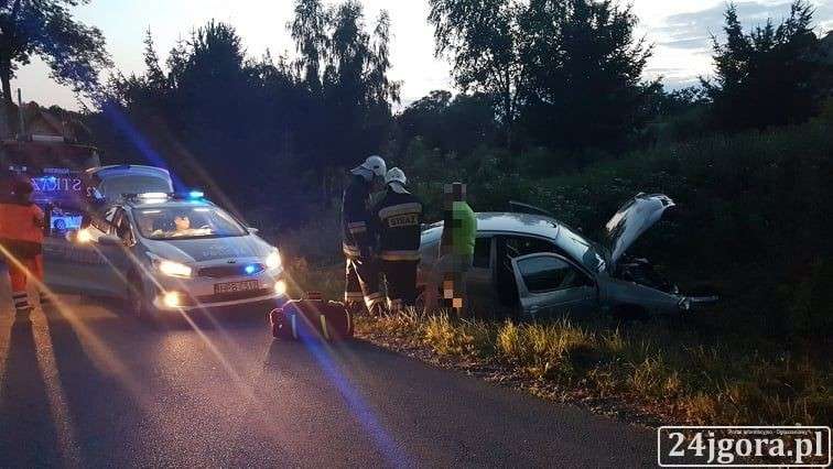 Pożyczył auto i rozbił je w rowie