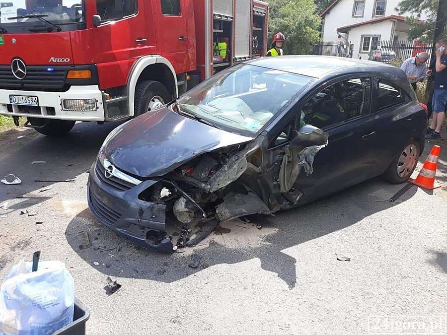 Zderzenie pojazdów na drodze Siedlęcin - Wleń
