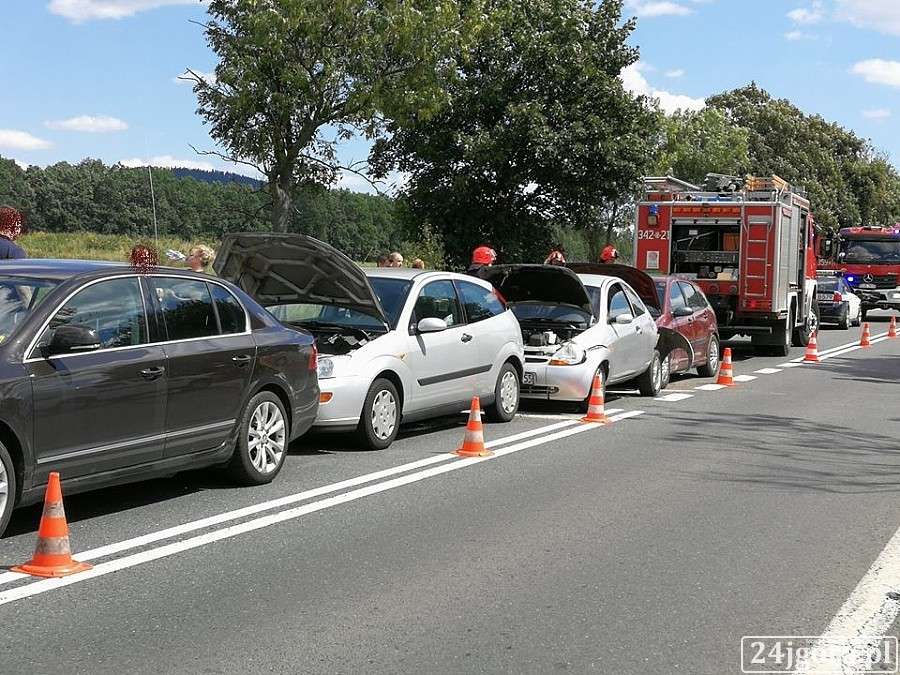  Karambol w Maciejowej. Zderzyły się cztery auta.