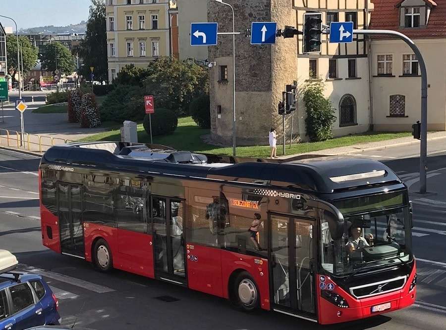 Hybrydy już wożą pasażerów