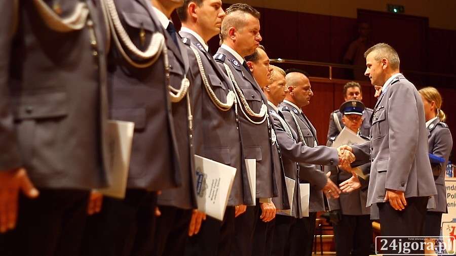 Święto Policji z nagrodami i odznaczeniami (VIDEO)